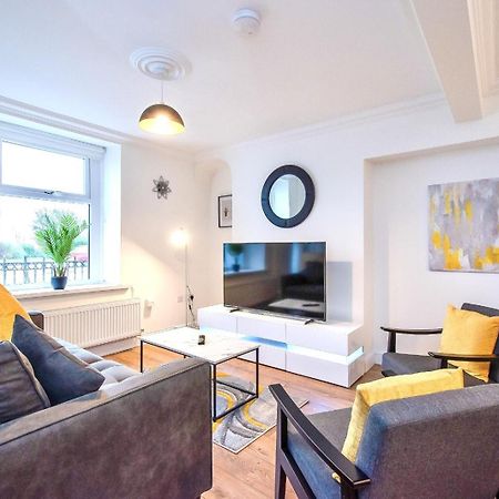 Casa One Hundred - A Beautiful 4 Bed House On The Beach Front Суонси Экстерьер фото