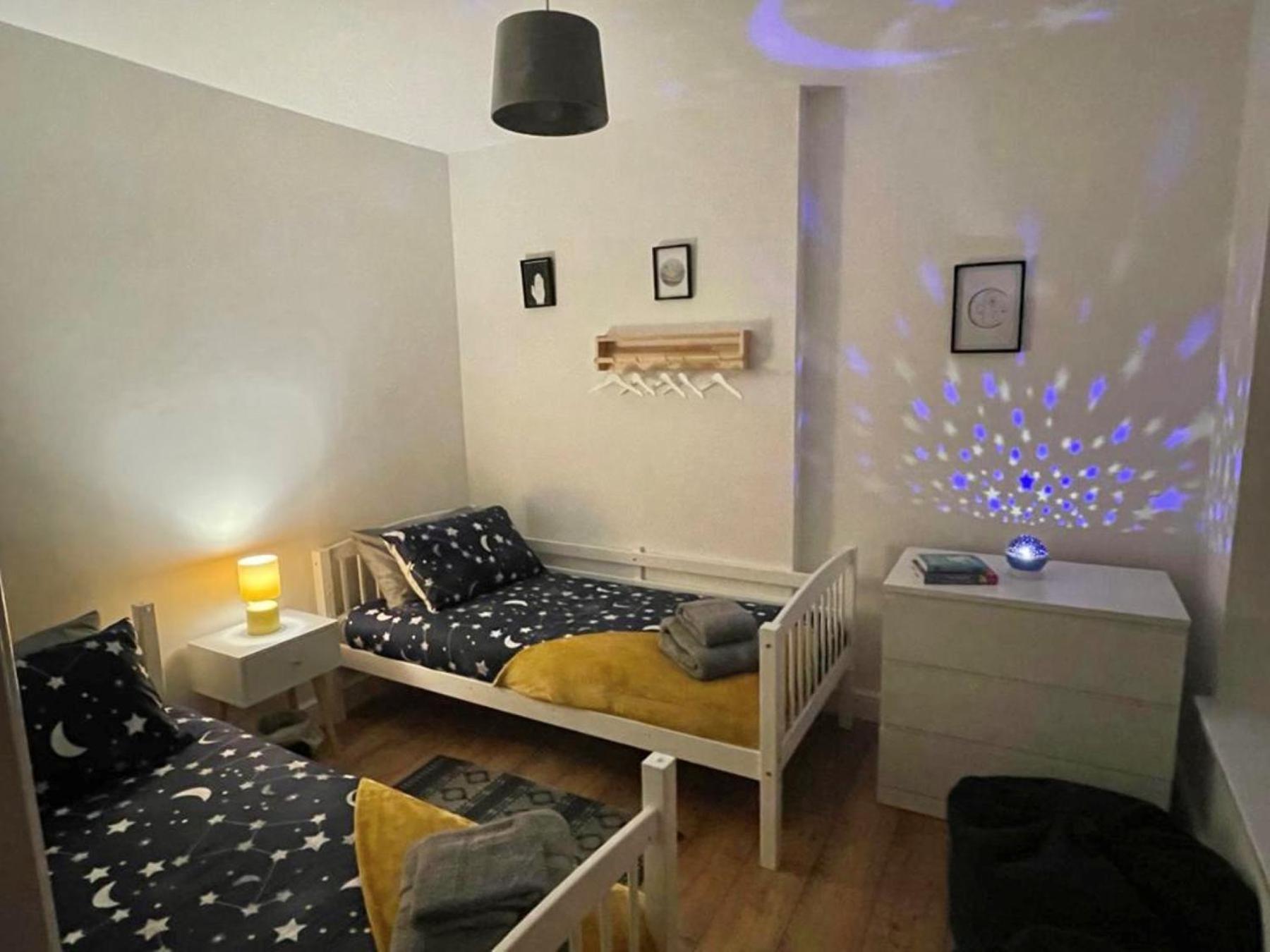 Casa One Hundred - A Beautiful 4 Bed House On The Beach Front Суонси Экстерьер фото